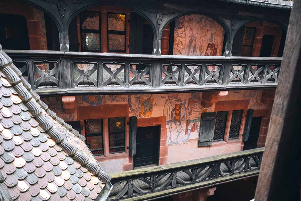 Wall Paintings in the walls of upper floors with artistic balconies.
