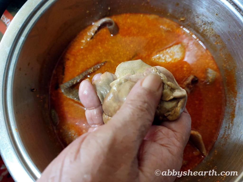 Mom also adds ray fish liver to the lonvas curry.