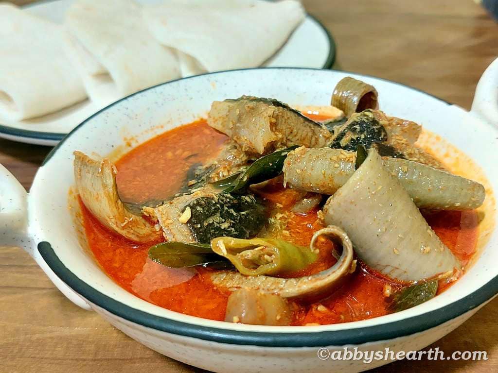 Fish curry of ray or skate with rice breads.