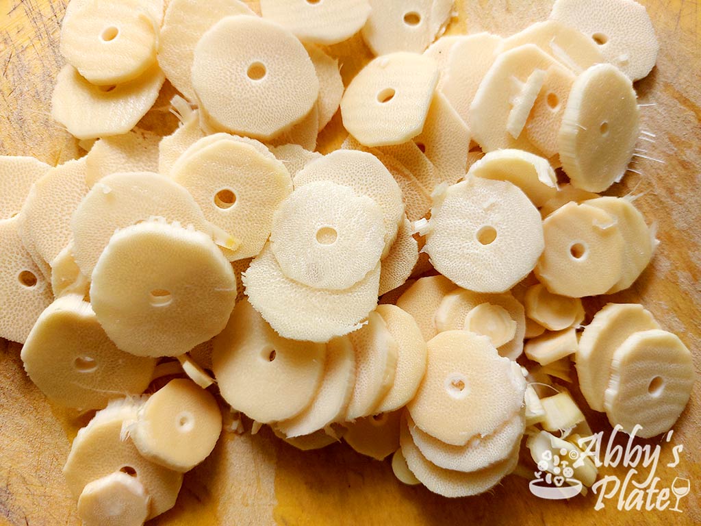 Round slices of bamboo shoot.