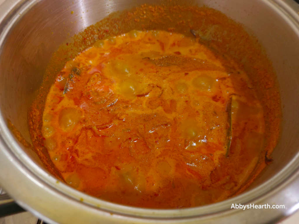Frithad gravy is cooked.