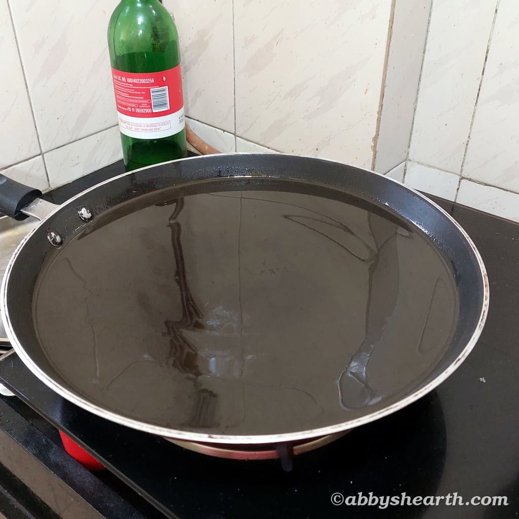 Add oil to a frying pan.