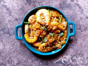 Top view of prawns atwan curry.