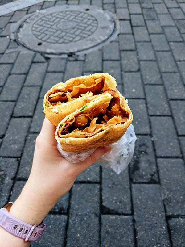 Jianbing guozi street food China.