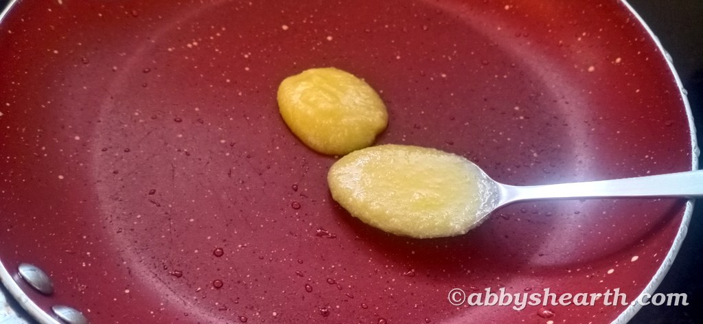 Add ghee to the frying pan.