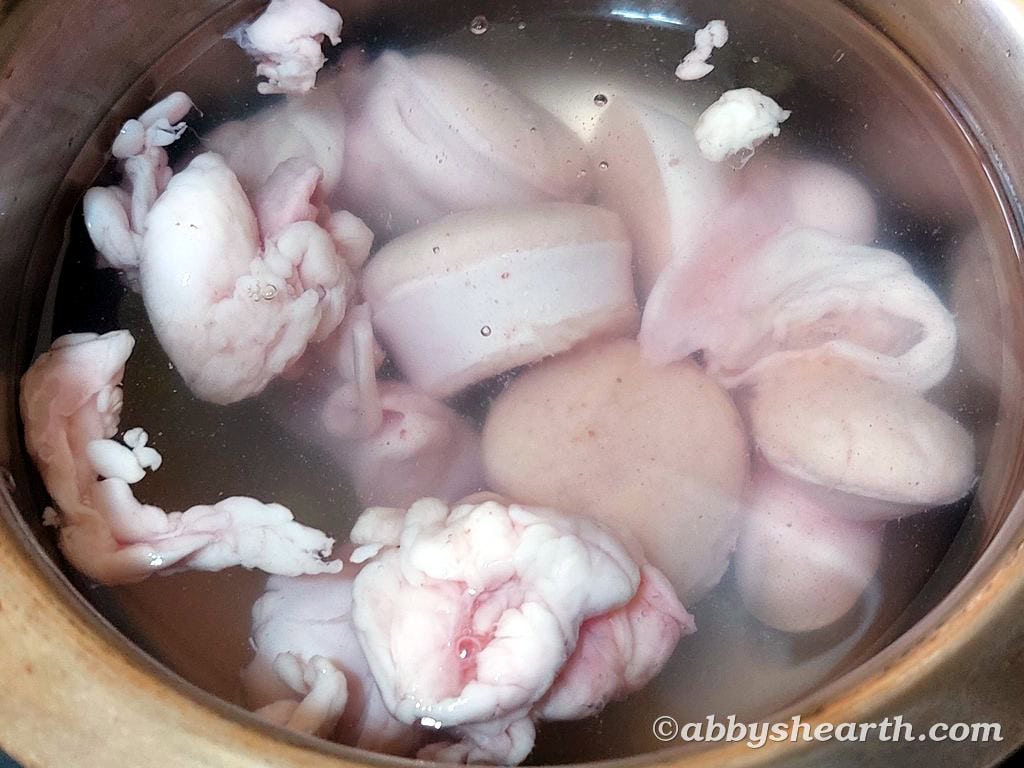 Boil the kapuras (Goat testicles) with salt and pepper.