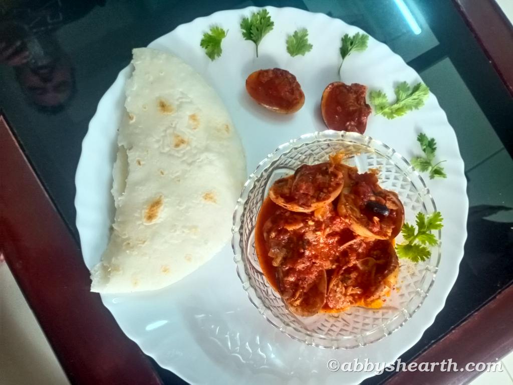 Serving the thisra curry with handbreads called apas.