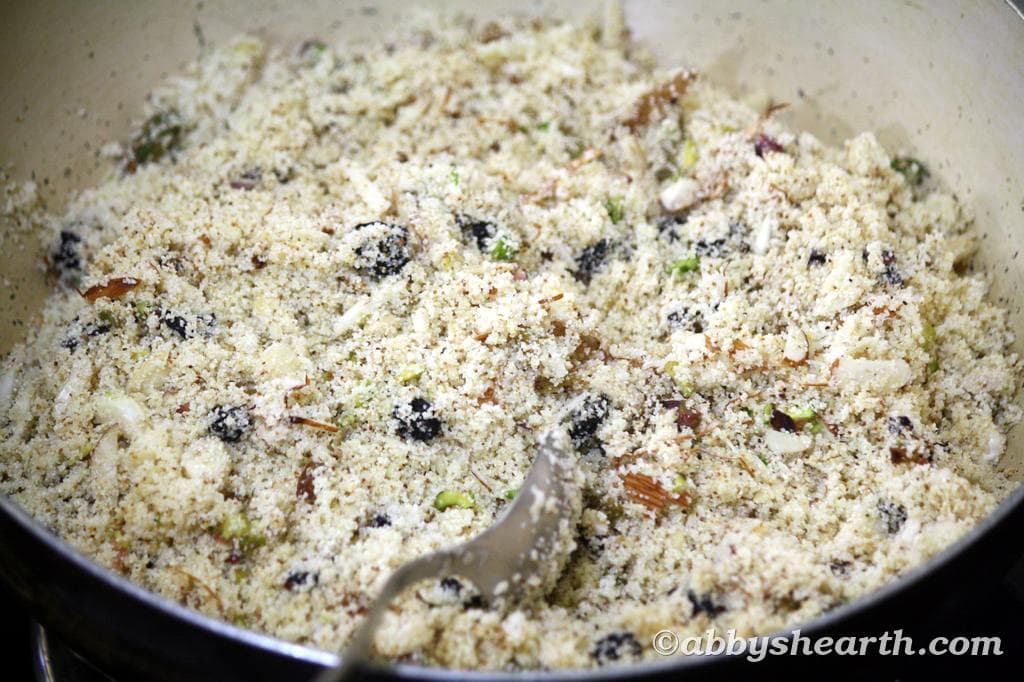 Add the nuts to the semolina and mix.