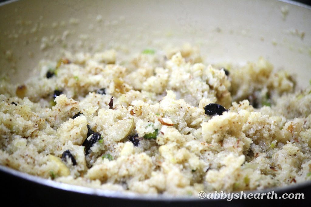 Mixed semolina and nuts after mixing with the sugar.